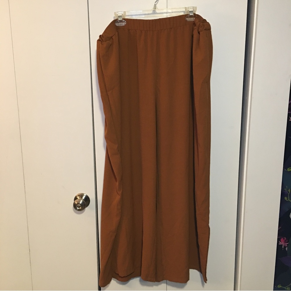 Shein wide leg pant, with short ankle silt. Burnt Orange Size 3X Preowned